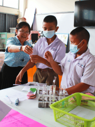 classroom-thailand-teacher-2